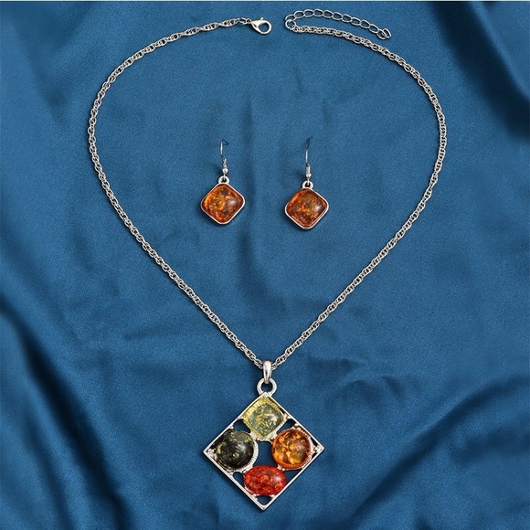 Necklace earring set with box - Picture 5 of 8